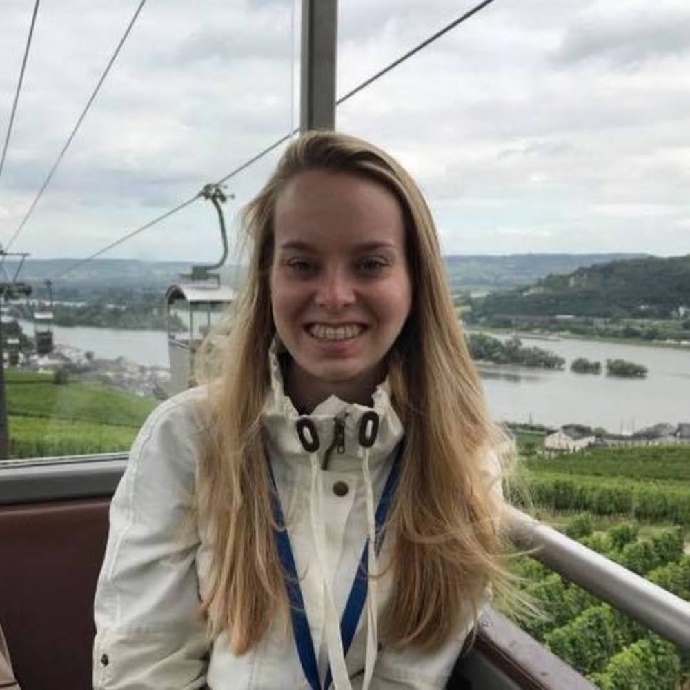 Meet your Posher, Caitlin